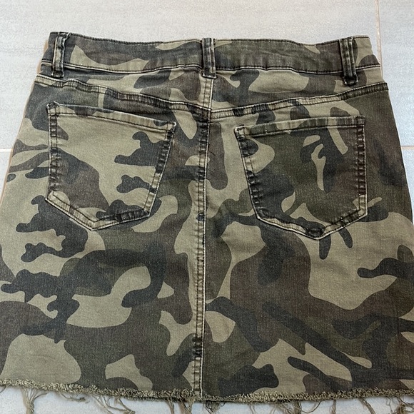 Dex mini denim skirt. Very stretchy. - Picture 4 of 4